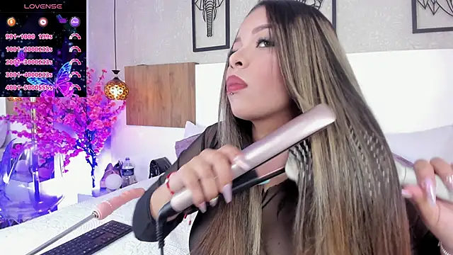 nahomiidasilva  online show from December 14, 2024, 6:09 pm