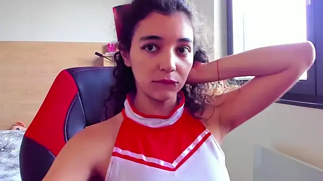 uniquerossie online show from October 31, 2025, 8:15 am