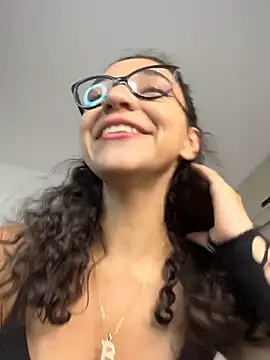 uniquerossie online show from February 18, 2026, 7:26 am