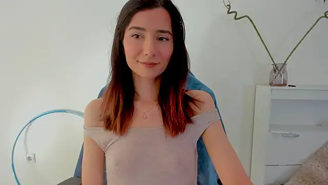 crystalnut online show from September 20, 2025, 3:29 am