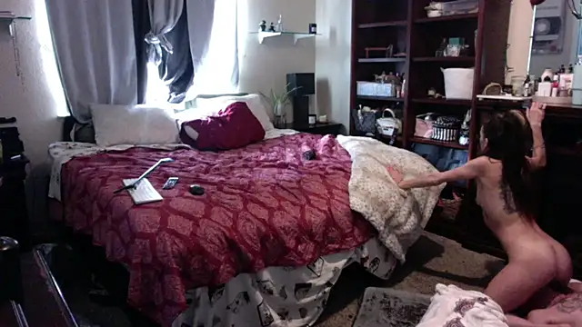 iBoneher69 online show from December 16, 2025, 5:40 pm