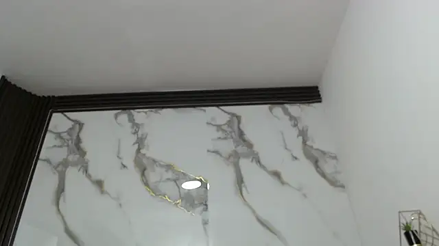 Lindsey8 online show from April 19, 2026, 11:42 am