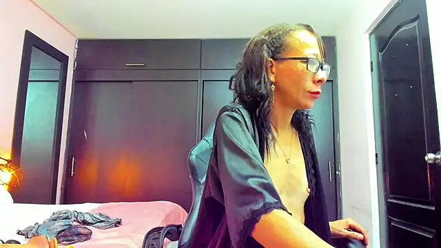 daniela xue online show from February 11, 2025, 2:03 am