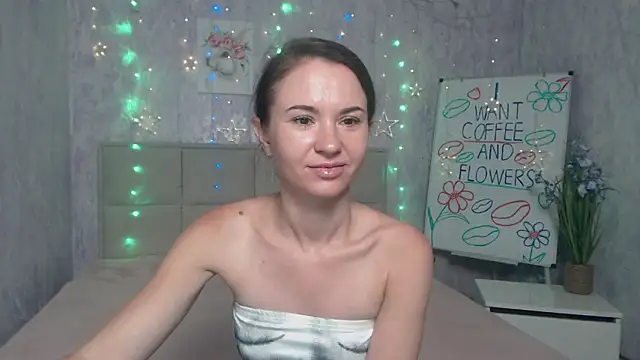 KaraCriegs online show from September 18, 2025, 5:15 pm