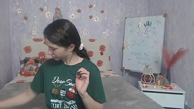 KaraCriegs online show from November 25, 2025, 6:52 pm