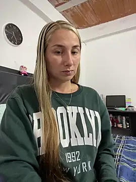 Iris love18 online show from March 12, 2025, 11:44 pm