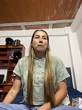 Iris love18 online show from October 15, 2025, 3:56 pm