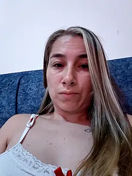 Iris love18 online show from February 18, 2026, 12:45 pm