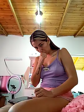 Iris love18 online show from April 21, 2026, 2:12 pm