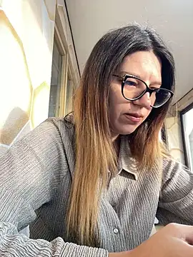 Snapshot of NadiraNoor chatting on October 21, 2025, 2:18 pm NadiraNoor online show from October 21, 2025, 2:18 pm