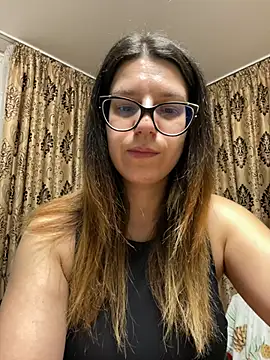 Snapshot of NadiraNoor chatting on February 15, 2026, 10:39 pm NadiraNoor online show from February 15, 2026, 10:39 pm