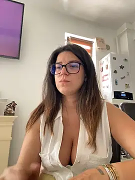 Snapshot of NadiraNoor chatting on June 1, 2026, 8:38 am NadiraNoor online show from June 1, 2026, 8:38 am