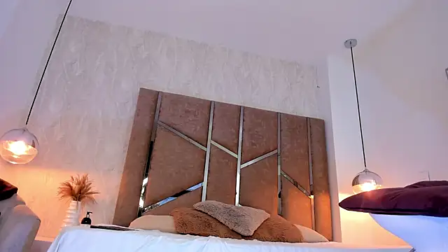 Martinaa Jones  online show from October 21, 2025, 7:36 pm