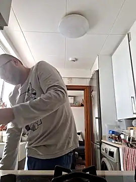 Javier bear online show from September 25, 2025, 10:19 am