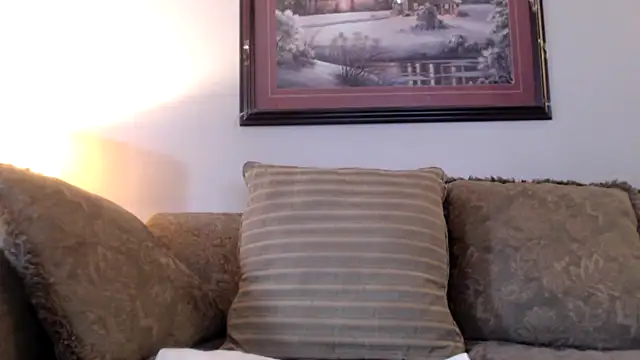 LexxiLeeds online show from November 3, 2025, 5:14 pm