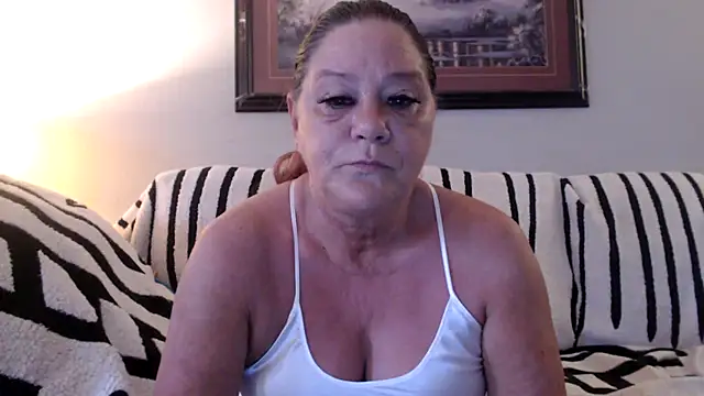 Snapshot of LexxiLeeds chatting on May 19, 2026, 10:43 am LexxiLeeds online show from May 19, 2026, 10:43 am