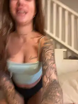 EmiliaCatalina online show from February 12, 2025, 9:22 pm