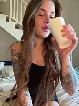 EmiliaCatalina online show from March 11, 2025, 7:36 pm