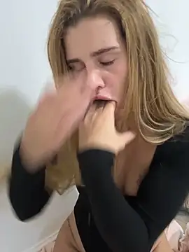 EmiliaCatalina online show from October 7, 2025, 9:56 pm