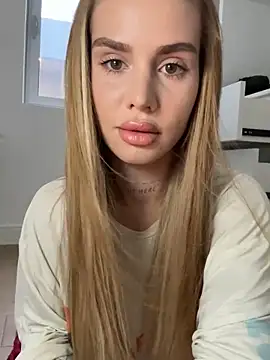 EmiliaCatalina online show from October 24, 2025, 9:33 pm