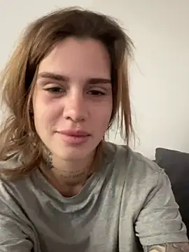 EmiliaCatalina online show from March 8, 2026, 4:22 pm