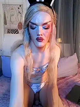 LillyAmore online show from December 29, 2024, 7:43 pm