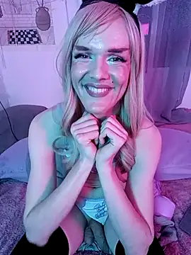 LillyAmore online show from February 18, 2025, 10:25 pm