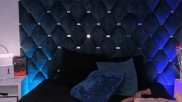 laura bassi online show from March 9, 2025, 1:35 am