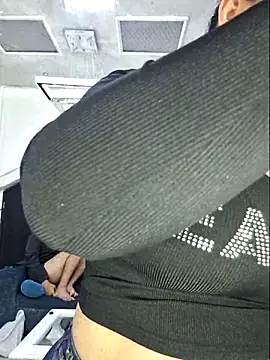 laura bassi online show from February 22, 2026, 4:24 am