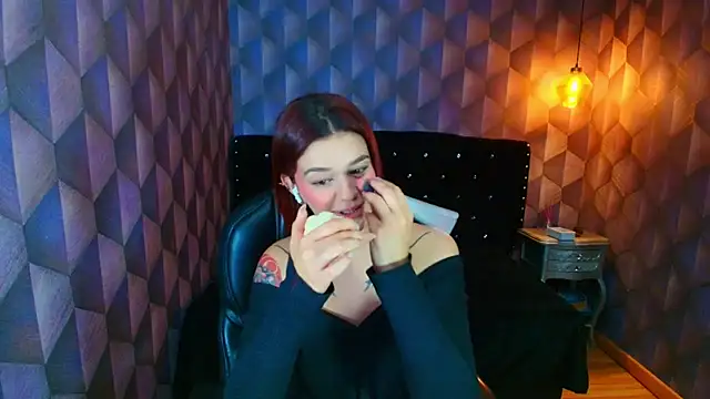 LiaHarryis online show from September 30, 2025, 6:46 pm