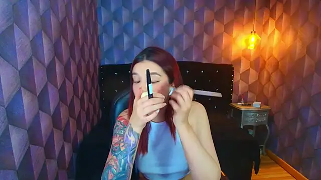 LiaHarryis online show from October 10, 2025, 7:13 pm