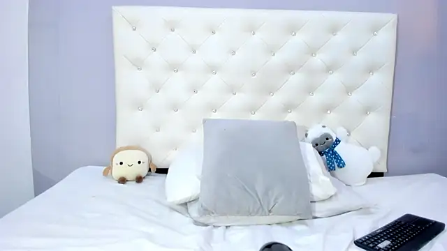 NICOLSKINNY1 online show from November 20, 2025, 9:47 pm