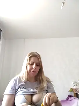 Lady nice cat online show from March 1, 2025, 7:19 am