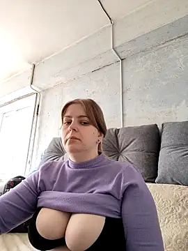 Lady nice cat online show from February 15, 2026, 6:10 am