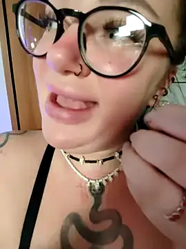 EllieOz online show from January 23, 2025, 4:37 pm