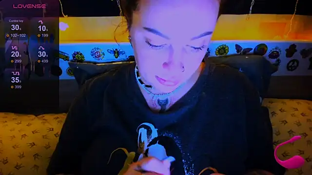 EllieOz online show from February 18, 2025, 6:37 pm