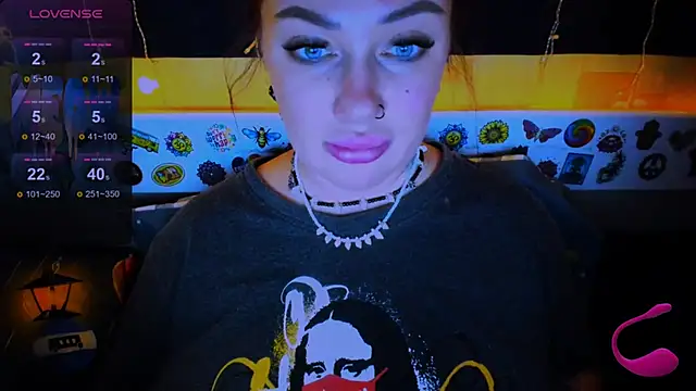 EllieOz online show from March 11, 2025, 4:07 pm