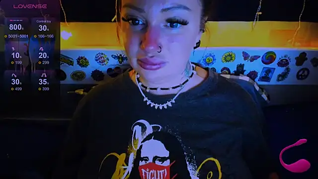 EllieOz online show from March 18, 2025, 8:15 pm