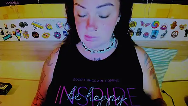 EllieOz online show from September 8, 2025, 5:01 pm