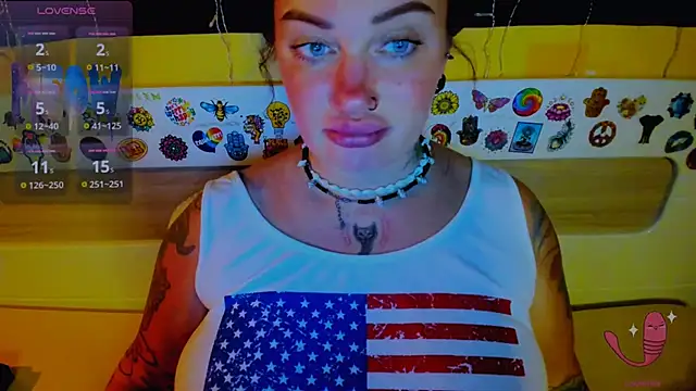 EllieOz online show from September 22, 2025, 6:21 pm