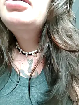 EllieOz online show from October 6, 2025, 4:04 pm