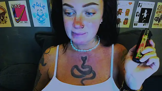 EllieOz online show from April 26, 2026, 4:04 pm