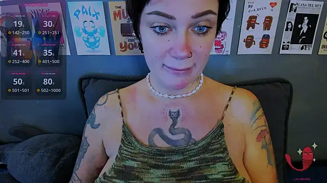 Snapshot of EllieOz chatting on July 8, 2026, 1:04 pm EllieOz online show from July 8, 2026, 1:04 pm