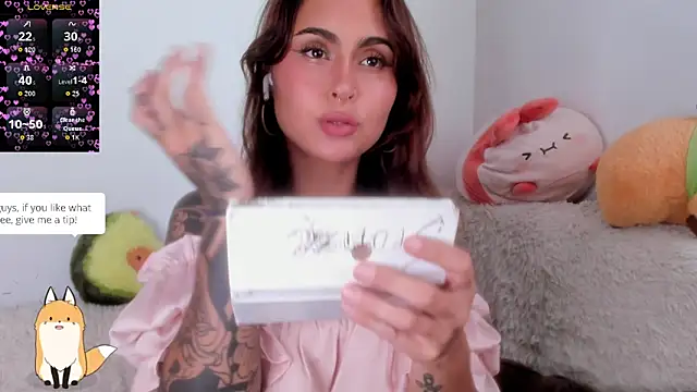 Violette-Ramirez01 online show from October 7, 2025, 5:43 pm