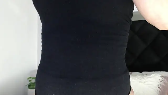 Snapshot of KinaCooper chatting on March 5, 2025, 9:04 pm KinaCooper online show from March 5, 2025, 9:04 pm