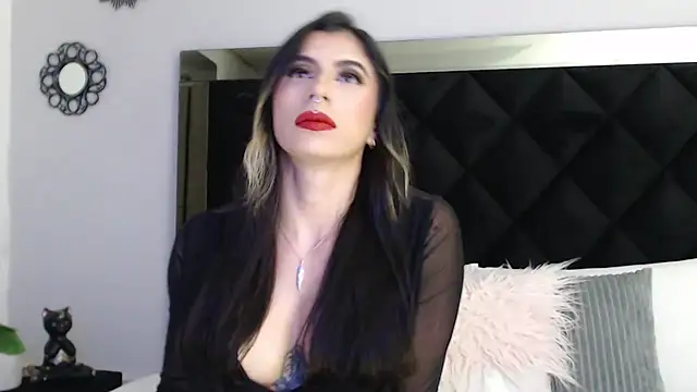 Snapshot of KinaCooper chatting on December 1, 2025, 6:57 pm KinaCooper online show from December 1, 2025, 6:57 pm