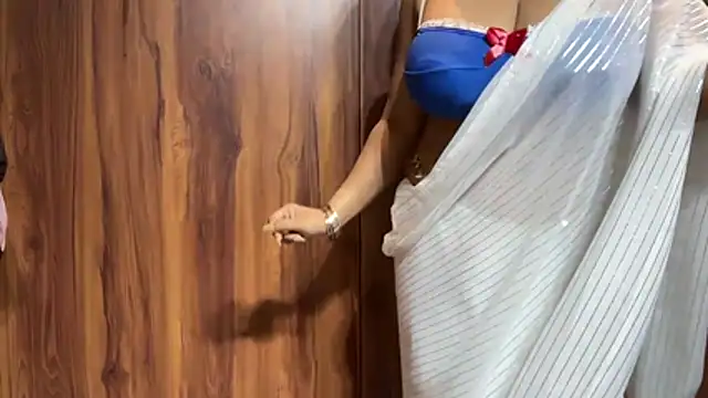 julie 08 online show from April 28, 2026, 6:13 pm