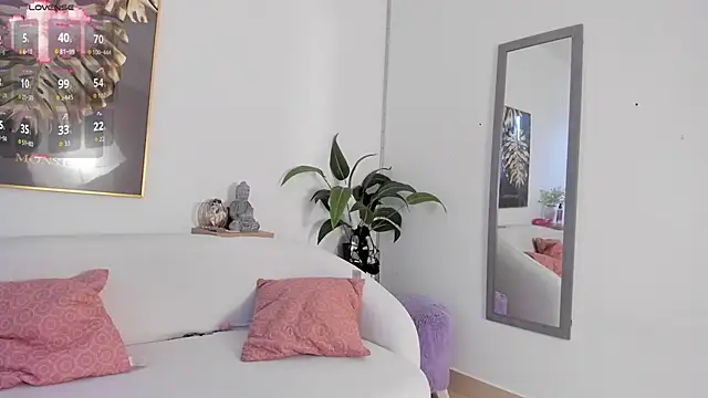 Amina hafsa online show from October 23, 2025, 8:40 pm