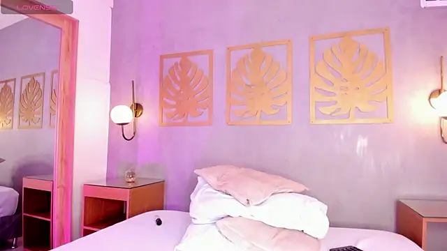 majo rosse  online show from February 25, 2026, 6:56 am