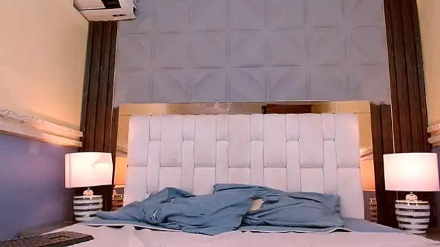 VeronicaRobles online show from March 18, 2025, 5:31 pm